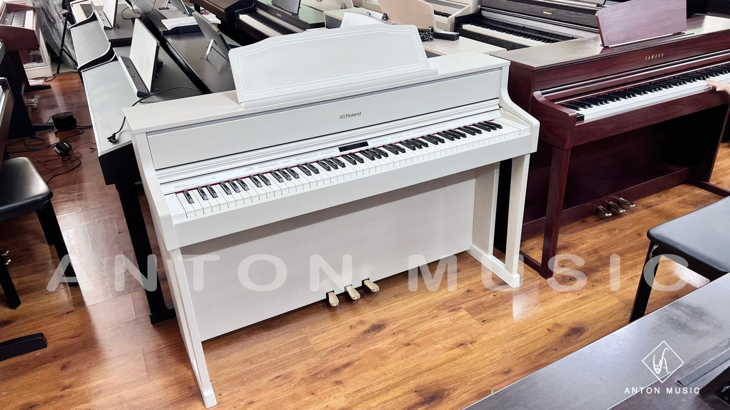 Đàn piano Roland HP605GP kem sữa