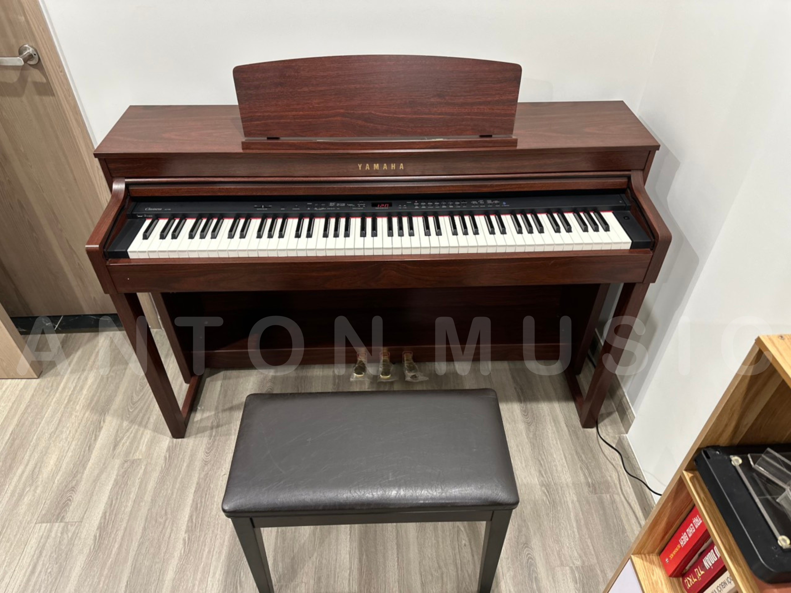 Đàn Piano Yamaha CLP-440 M Màu Đỏ Nâu Gỗ Gụ Hiếm Tôn Lên Vẻ Sang Trọng Cổ Điển