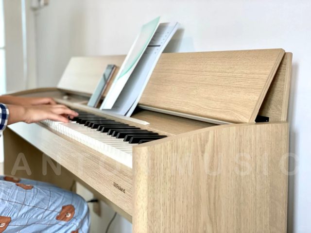 Đàn Piano Điện Roland F-701 Thiết Kế Nhỏ Gọn, Có Kết Nối Bluetooth