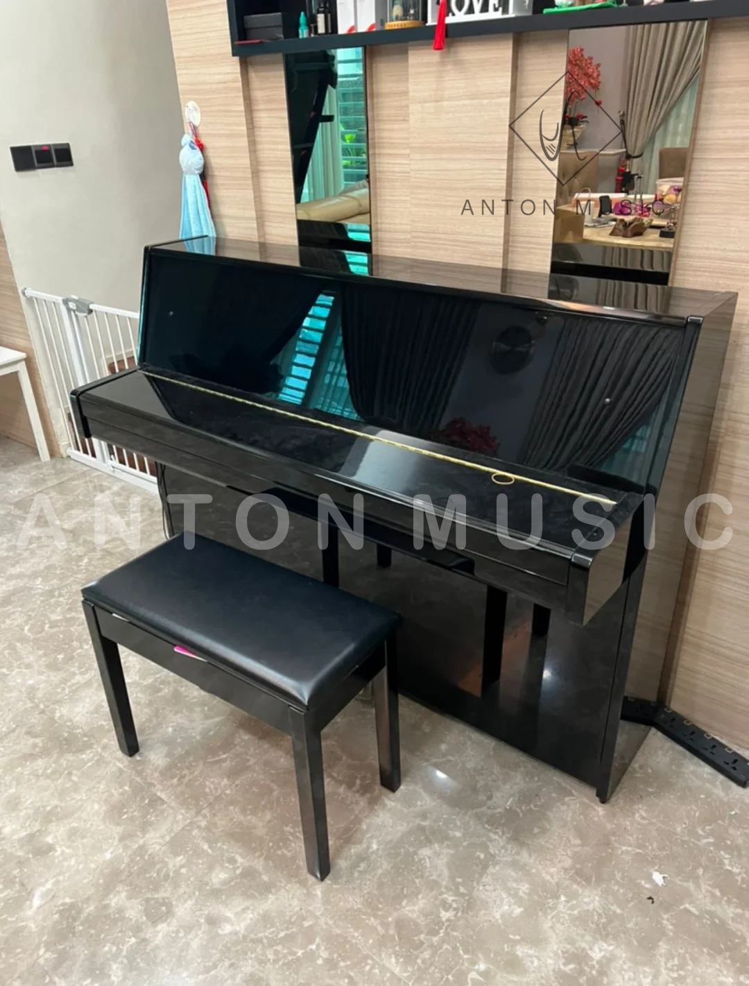 Đàn Piano Cơ Yamha JU109 PE New Polished Ebony (Đen Bóng)