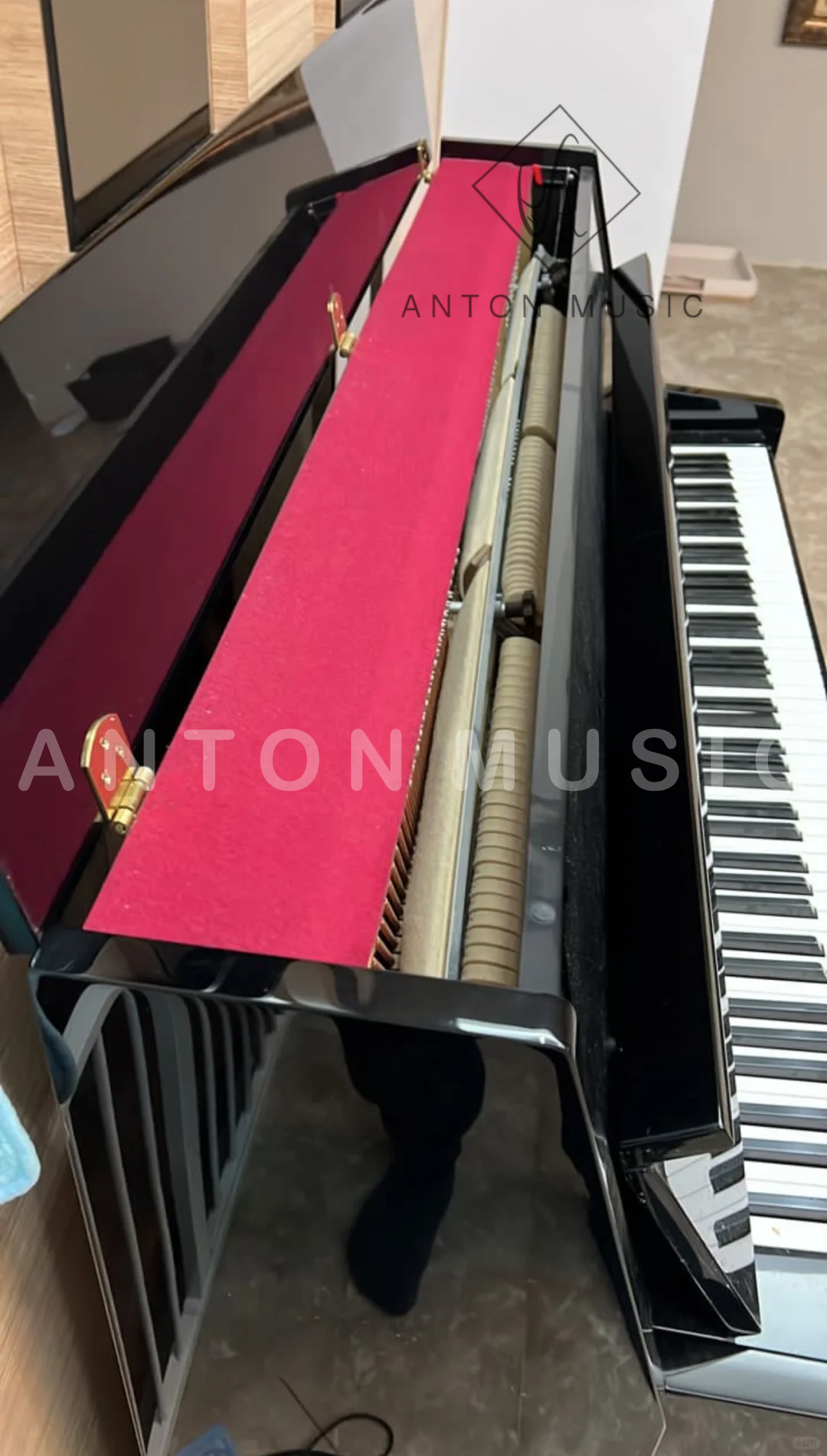Đàn Piano Cơ Yamha JU109 PE New Polished Ebony (Đen Bóng)