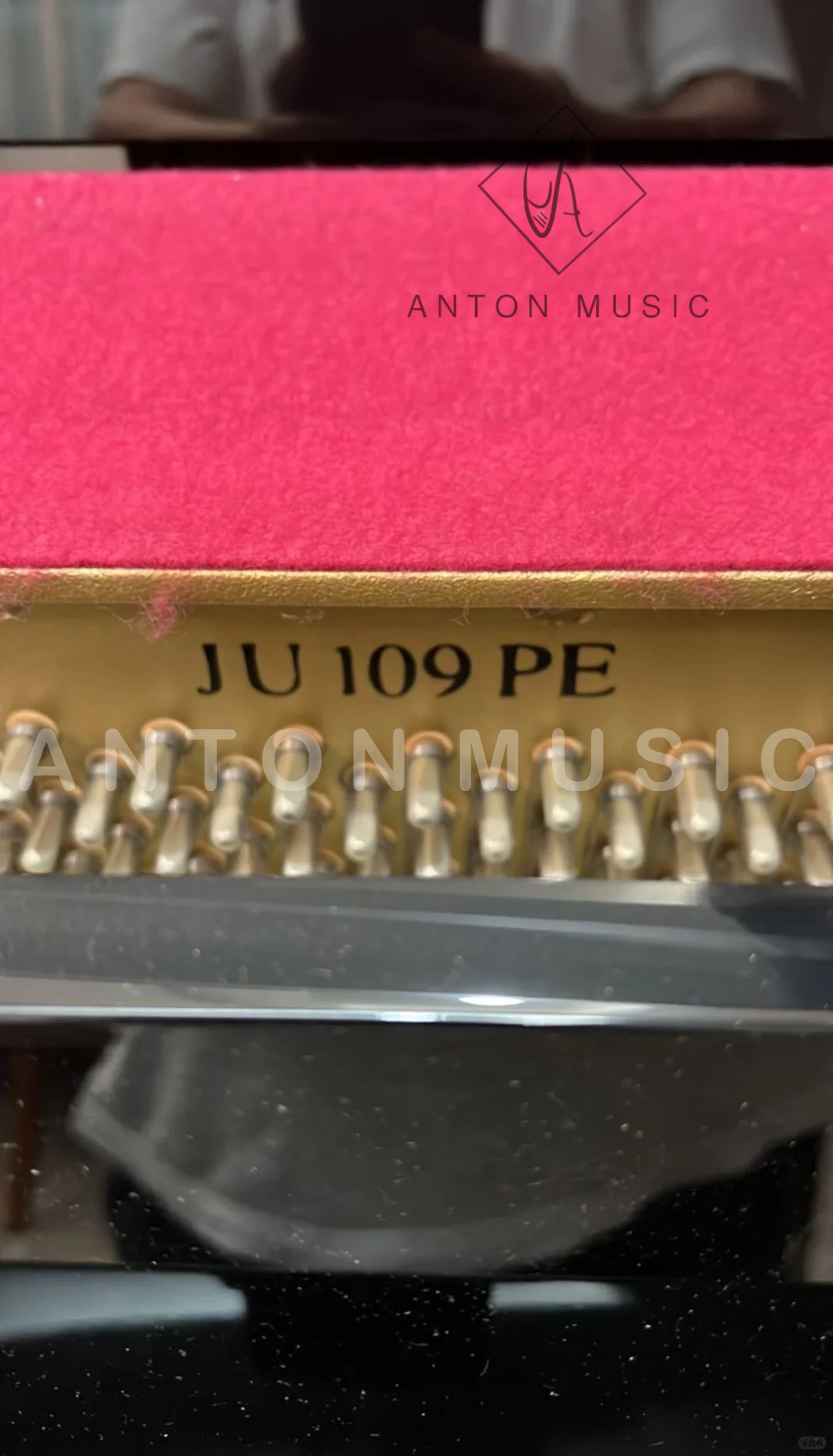 Đàn Piano Cơ Yamha JU109 PE New Polished Ebony (Đen Bóng)