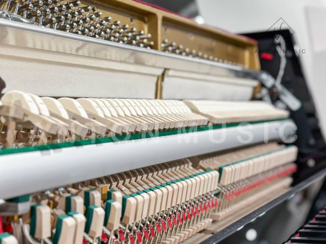 Đàn Piano Cơ Yamaha JU109 PWH New Polished White (Trắng Bóng)