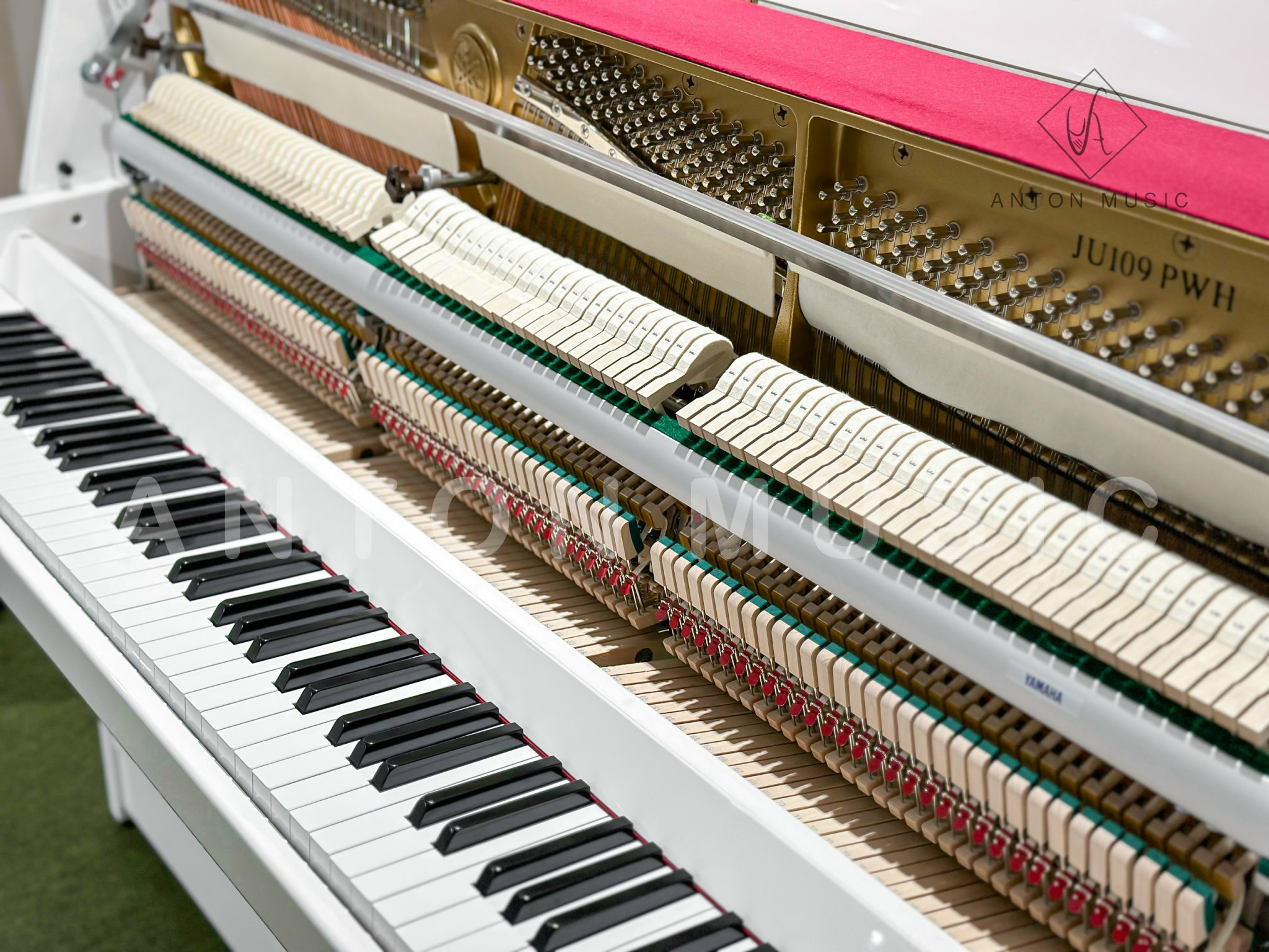 Đàn Piano Cơ Yamaha JU109 PWH New Polished White (Trắng Bóng)