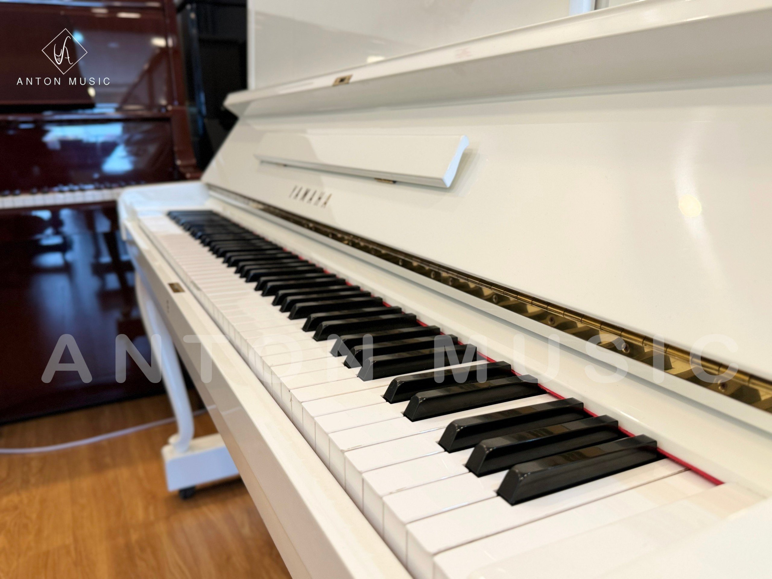 Đàn Piano Cơ Yamaha W106 PWH Used Polished White (Trắng Bóng)