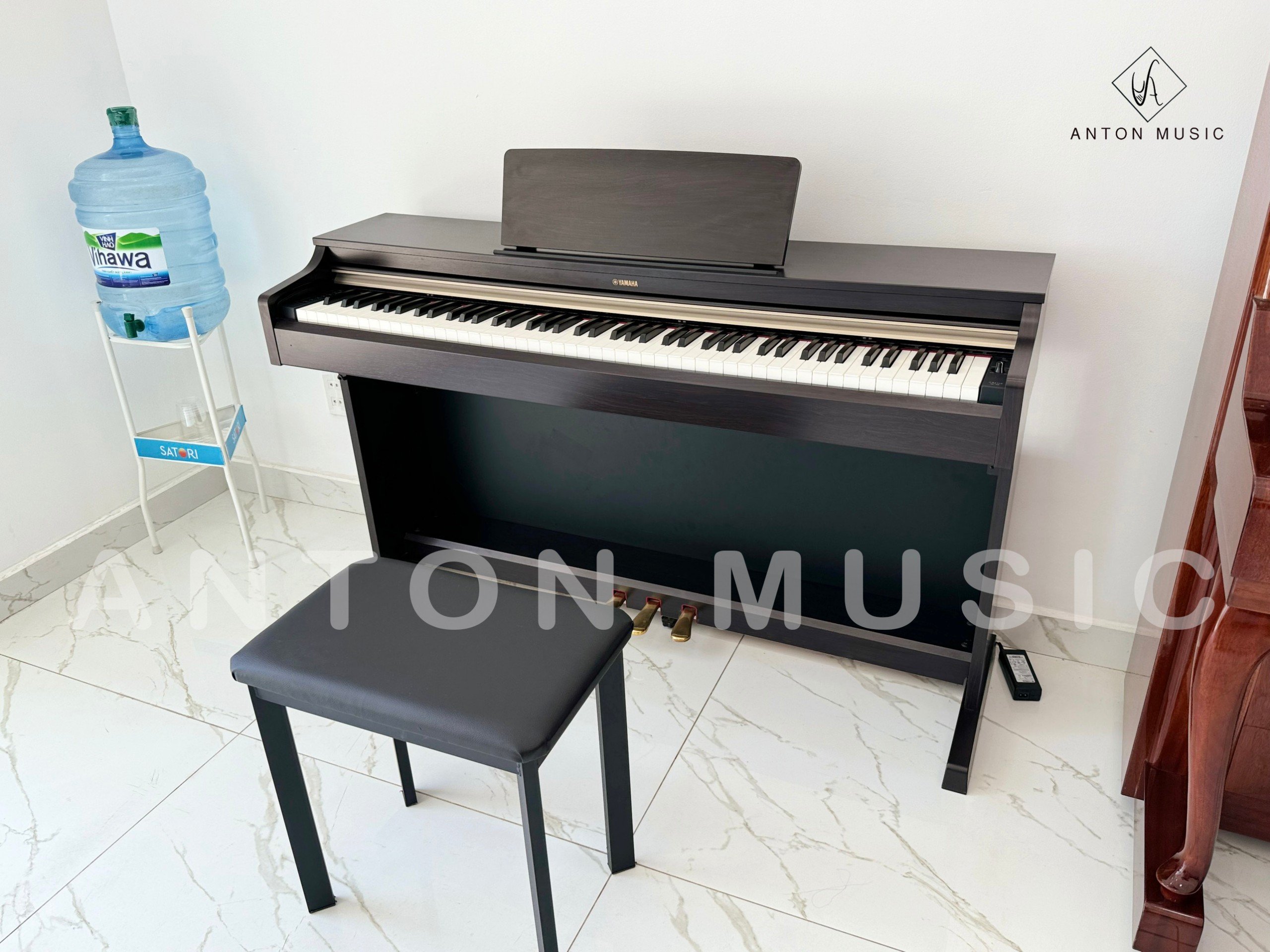 Đàn Piano Yamaha YDP-162 R Màu Nâu Đen Ấm Áp Vintage Mang Lại Sự Ấm Cúng Cho Gia Đình
