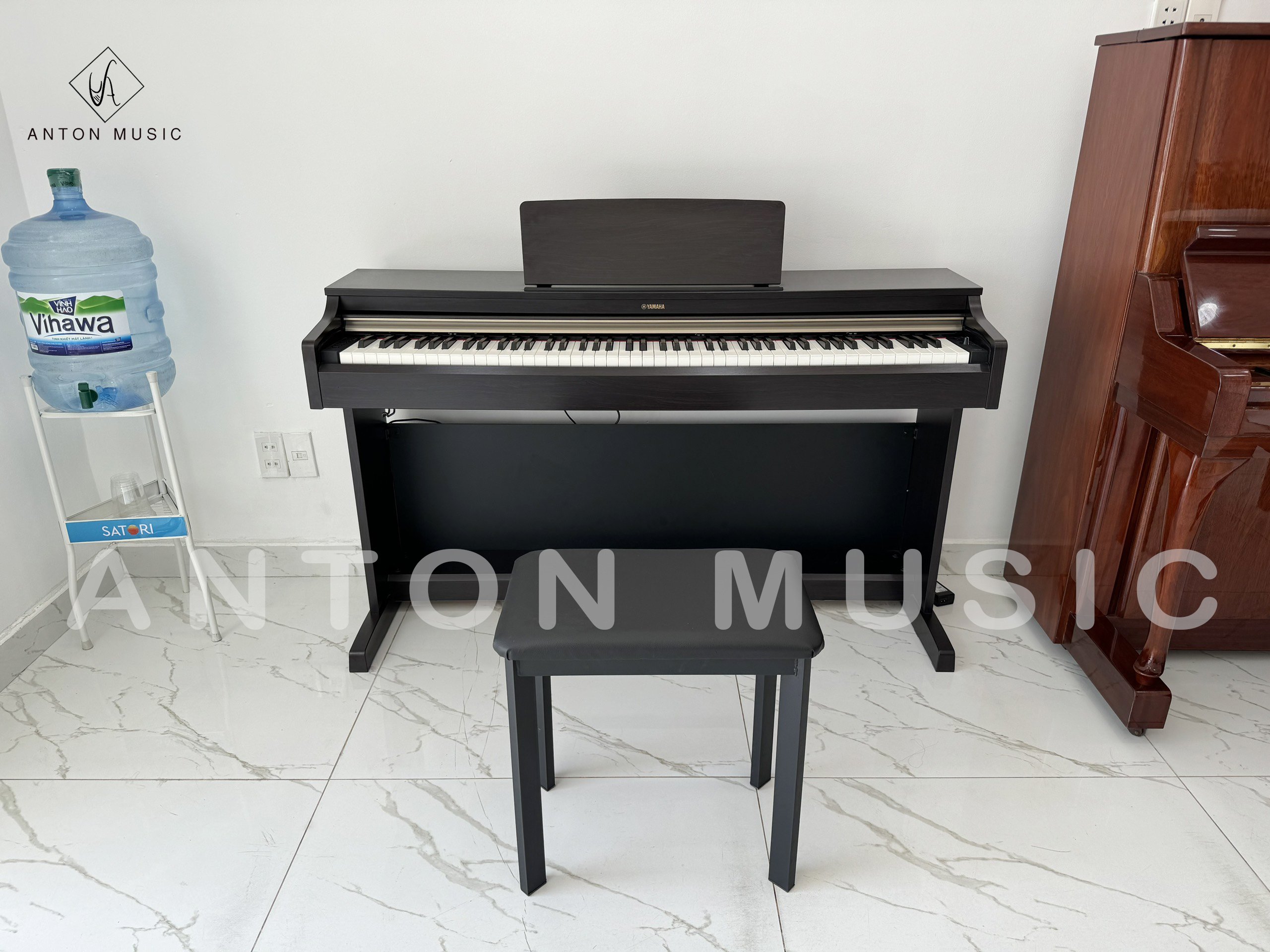 Đàn Piano Điện Nhật Bản Yamaha YDP 162 Được Hoàn Thiện Với Lớp Vân Gỗ Đẹp Mắt