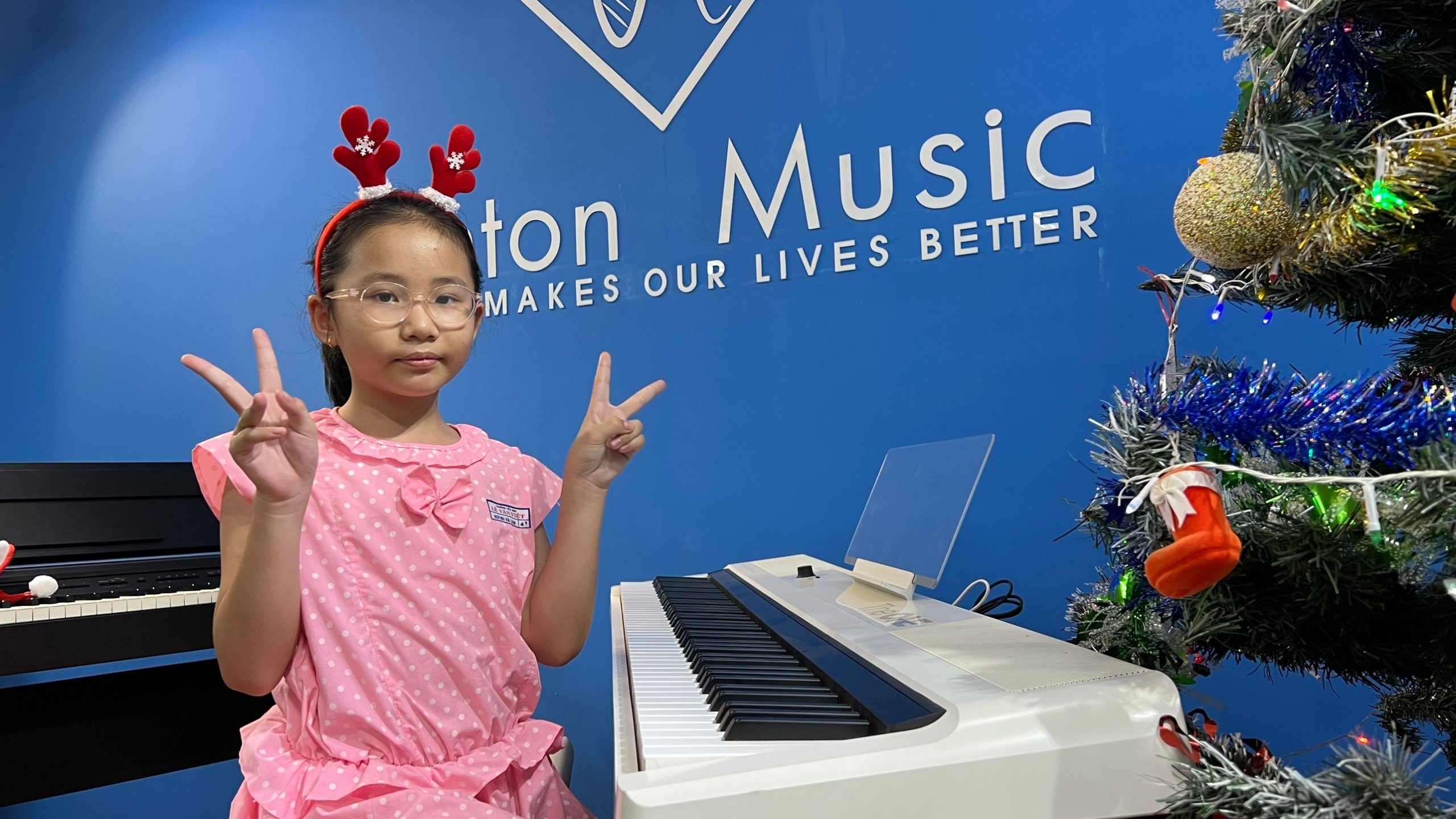 học đàn piano ở dĩ an