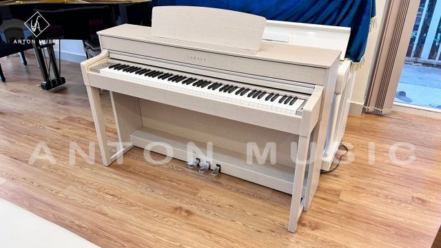Đàn Piano Yamaha CLP-575 Màu Trắng Kem Ngà (CLP-575 WA) Phù Hợp Căn Hộ Hiện Đại Và Biệt Thự Cao Cấp