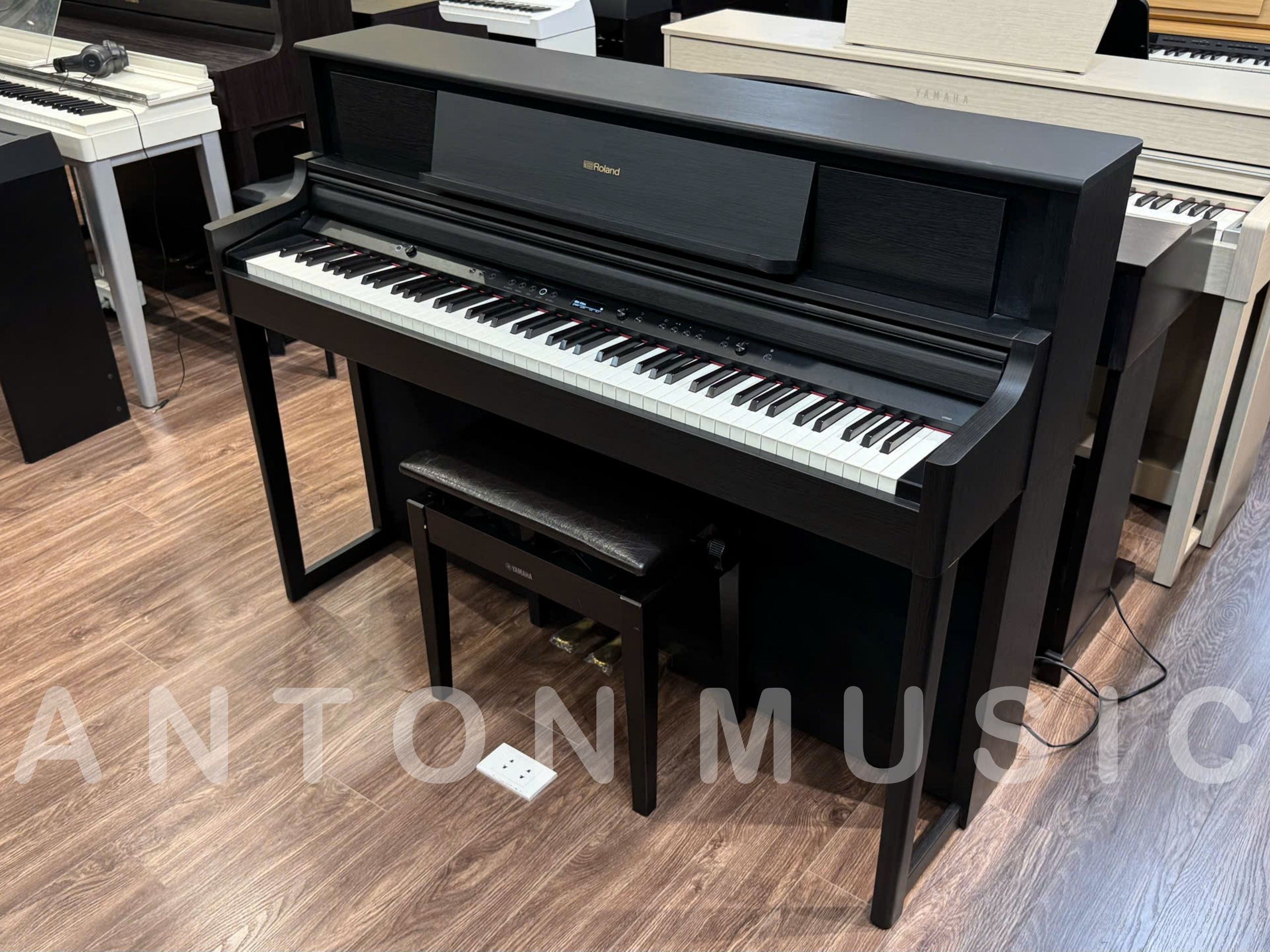 Đàn Piano Roland LX705 / LX705GP Luxury (Qua Sử Dụng) Phím Gỗ Nặng, Có Bluetooth, Loa Đa Chiều – Digital