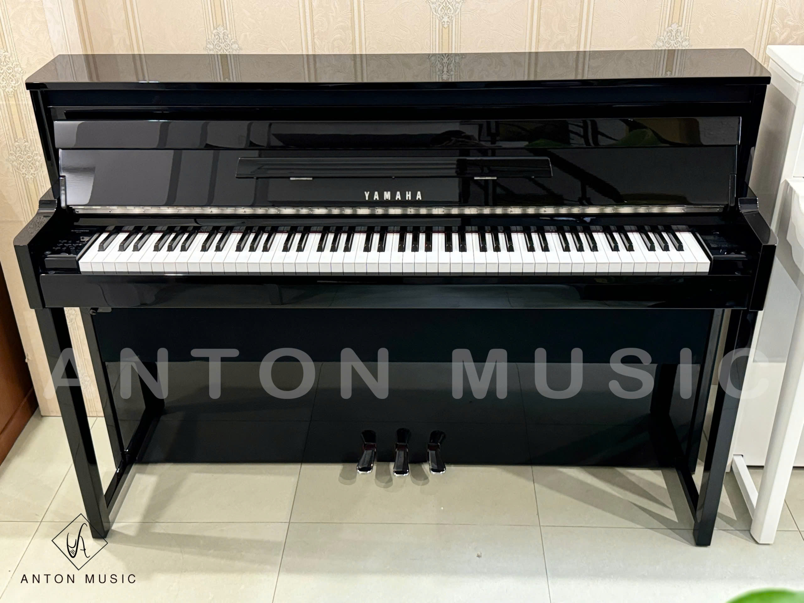 Chọn Đàn Piano Có Thiết Kế Sang Trọng Cho Phòng Khách Hiện Đại