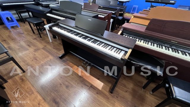 Đàn Piano Yamaha YDP-142 R Màu Nâu Đen ARIUS Like New Tone Ấp Mang Lại Sự Ấm Cúng Cho Gia Đình