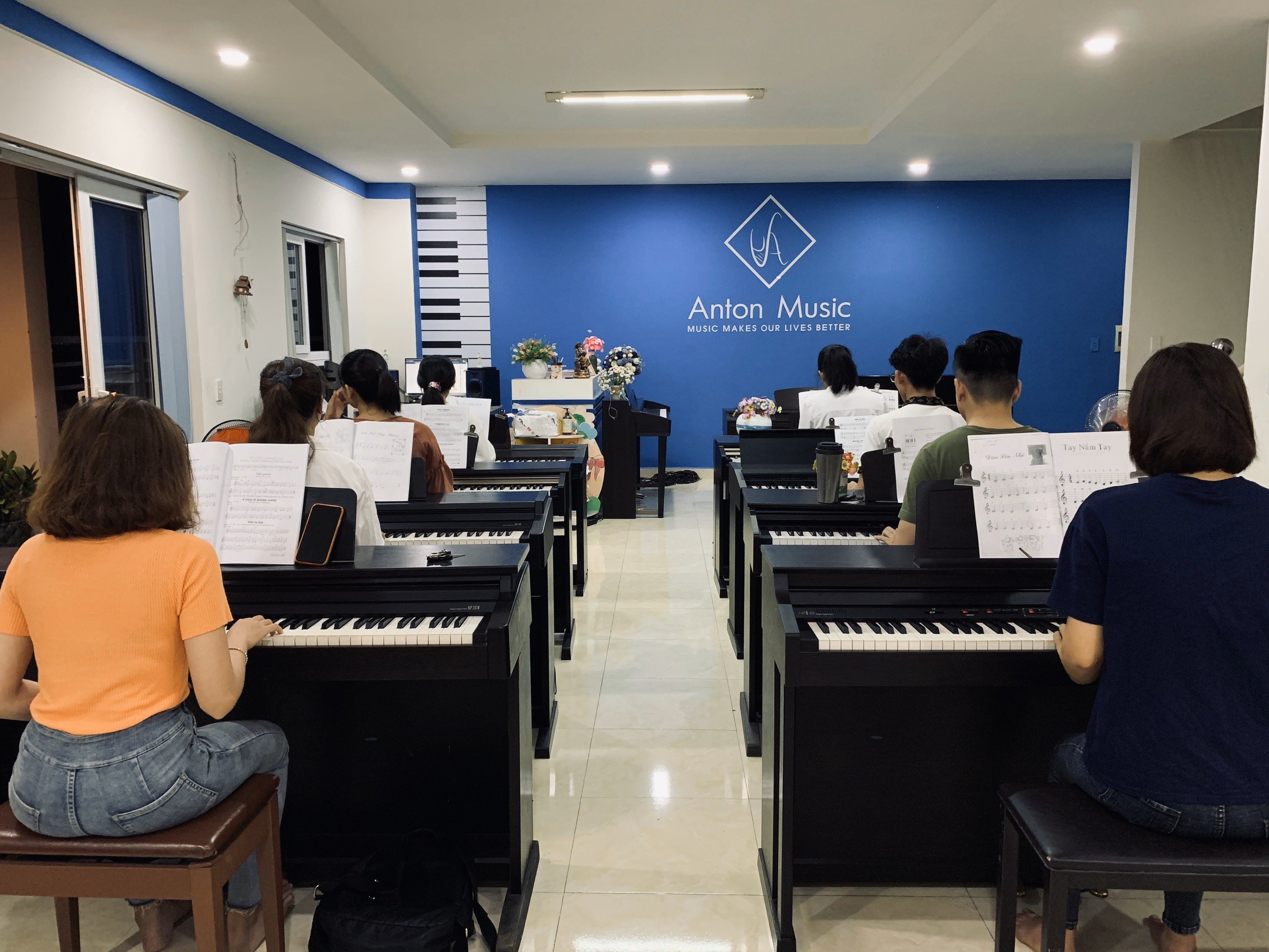 Trung tâm âm nhạc Anton Music Center
