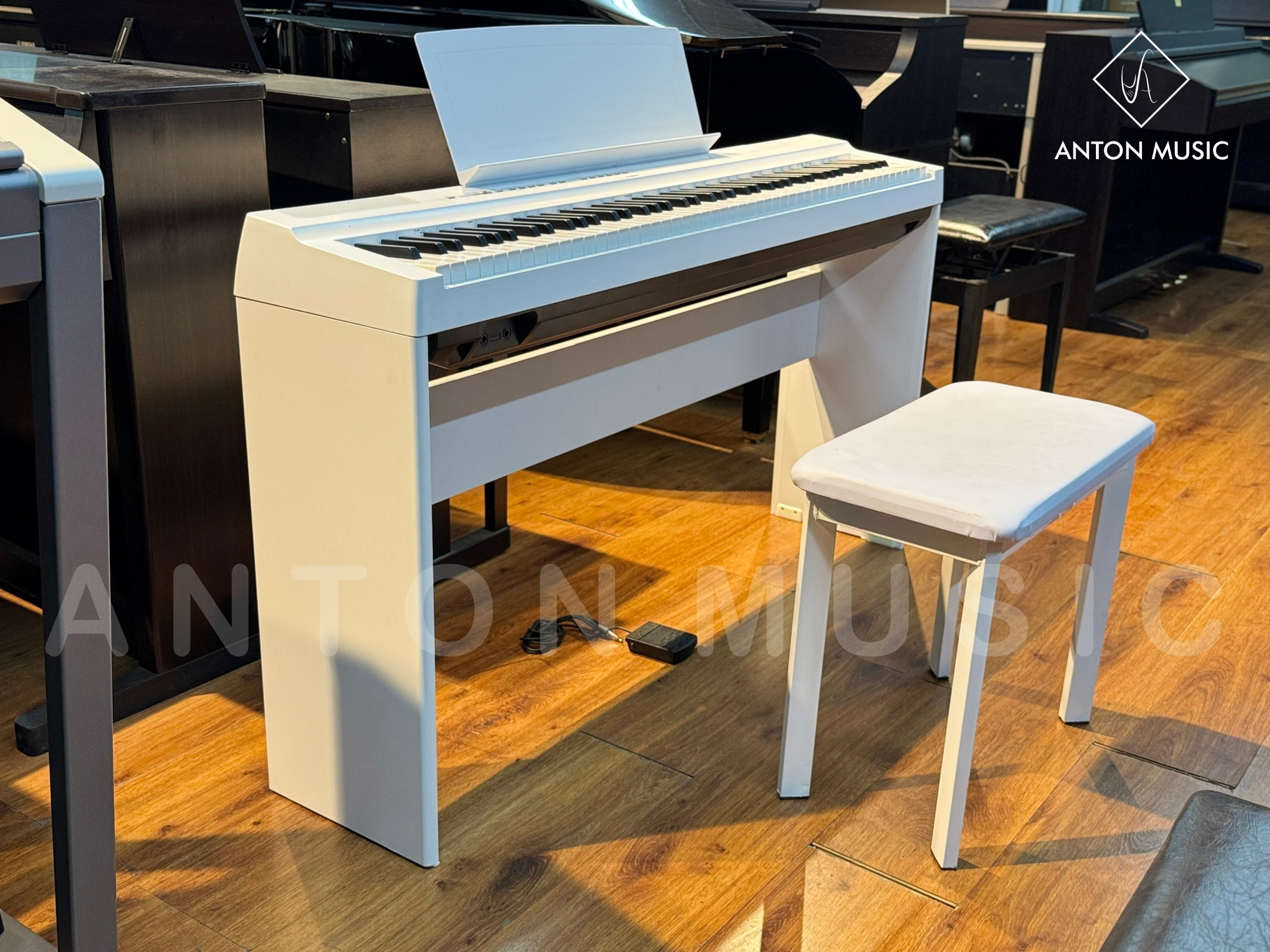 Đàn Piano Yamaha P-125 WH Màu Trắng Bản Chân Gỗ Pedal Rời FC-5 Dòng Portable Di Động Nhỏ Gọn