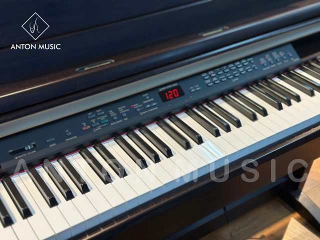 Đàn Piano Yamaha CLP-240 Màu Nâu Đen Gỗ (CLP-240R) Vẻ Đẹp Cổ Điển Trong Dòng Dòng Clavinova 200 Series