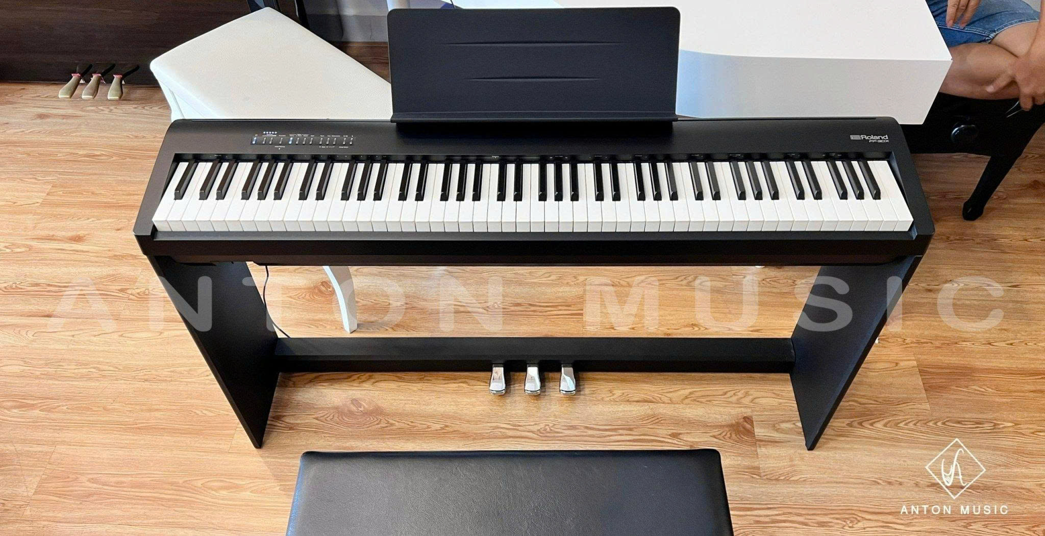 Roland FP-30X-BK Màu Đen Bản Chân Gỗ (KSC-70) Và 3 Pedal Liền (KPD-70)