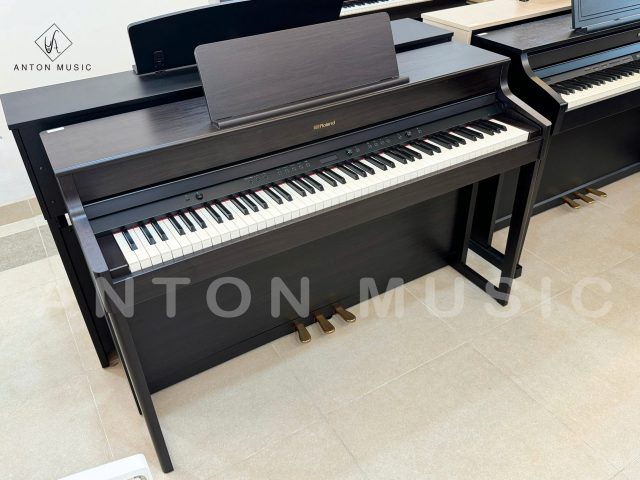 Đàn Piano Cao Cấp Cho Gia Đình Roland HP702 Cho Phòng Khách Sang Trọng
