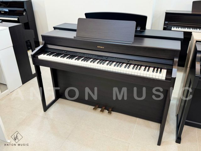 Đàn Piano Cao Cấp Cho Gia Đình Roland HP702 Cho Phòng Khách Sang Trọng