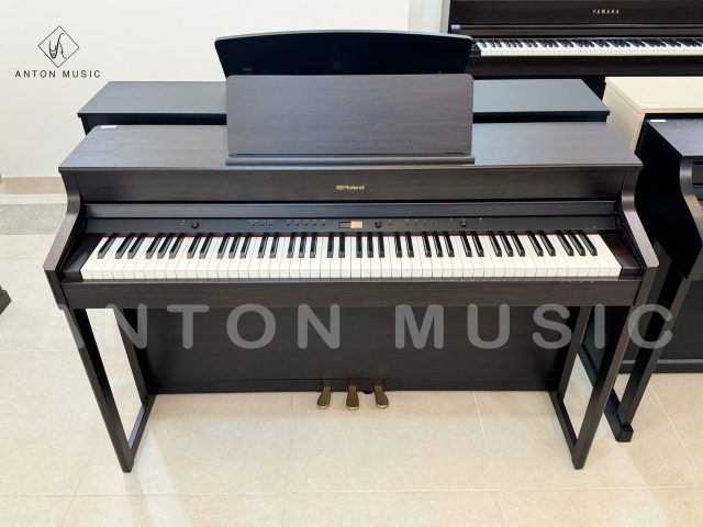 Đàn Piano Cao Cấp Cho Gia Đình Roland HP702 Cho Phòng Khách Sang Trọng