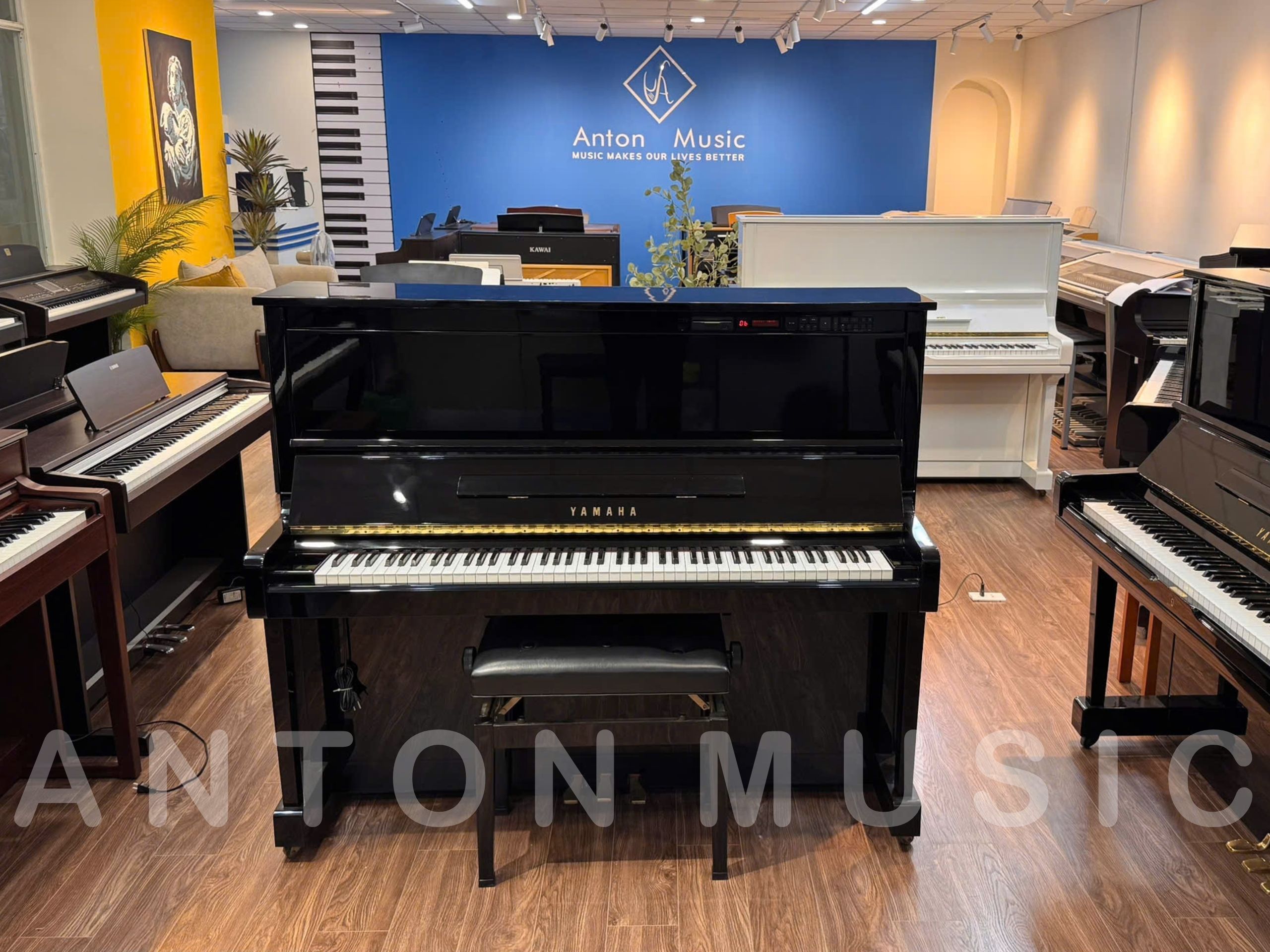 Đàn piano cơ Yamaha MX100MR có tích hợp hệ thống tự chơi Disklavier đời đầu