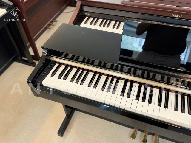 Đàn Piano Yamaha YDP-162 PE Màu Đen Bóng Huyền Bí Quyền Lực Không Bao Giờ Lỗi Mốt Dòng ARIUS