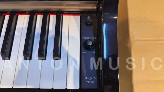 Đàn piano Yamaha YDP-162 đen bóng (YDP-162PE) dòng ARIUS nhỏ gọn