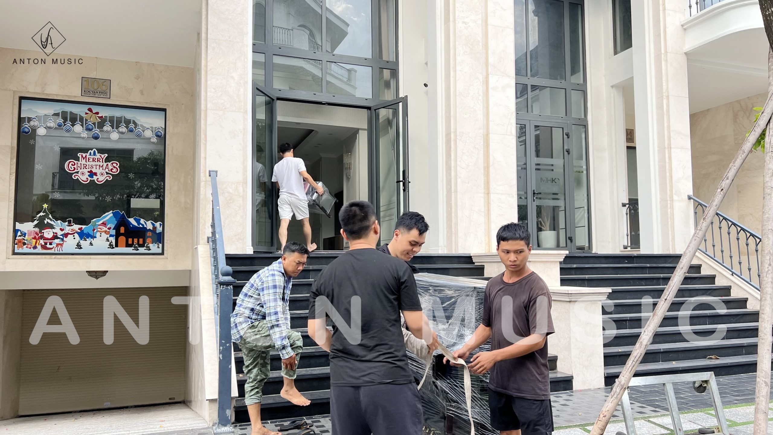 Vận Chuyển Đàn Yamaha YU1S về Biệt Thự Phú Mỹ Hưng Quận 7