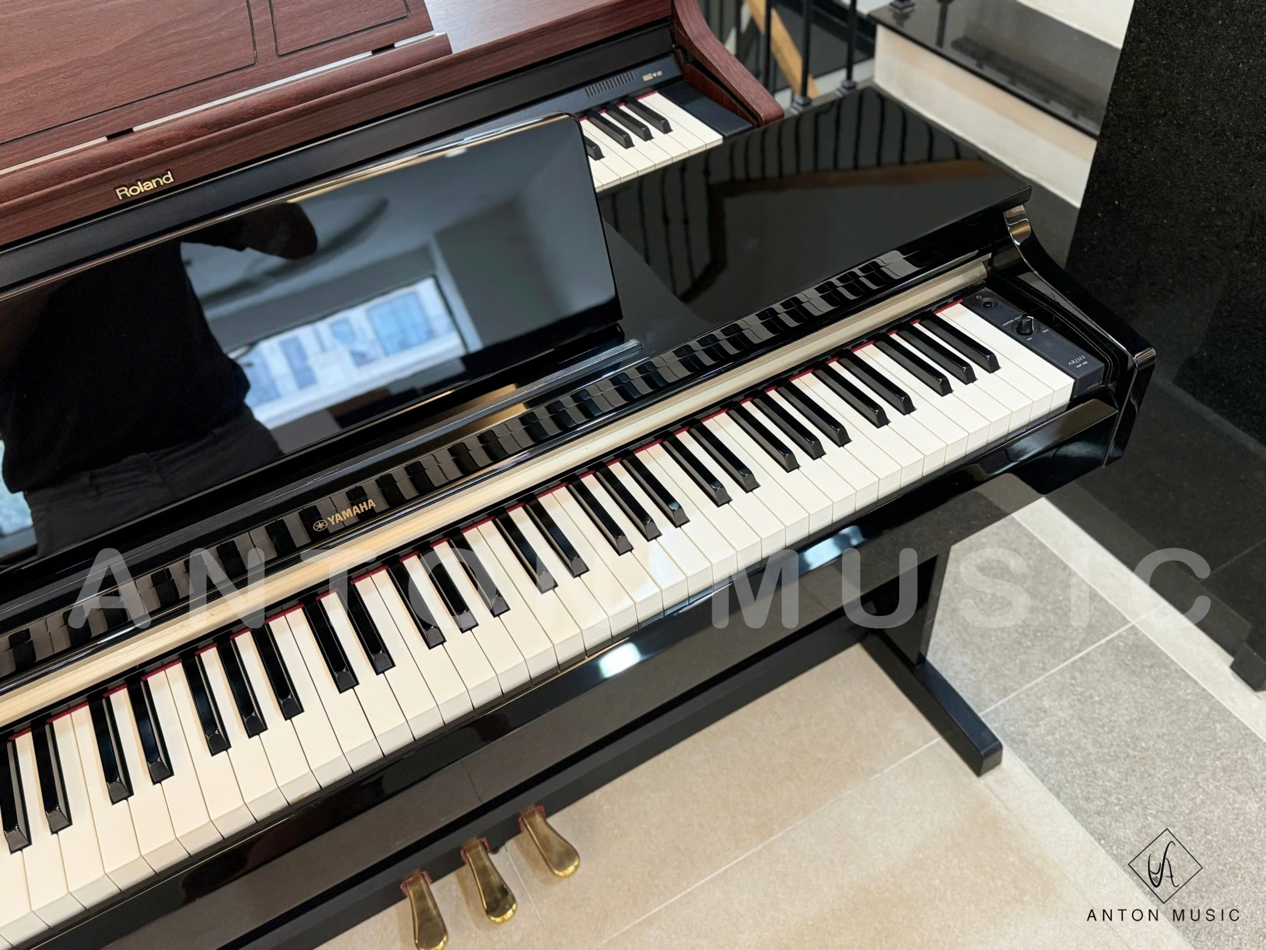 Đàn piano Yamaha YDP-162 đen bóng (YDP-162PE) dòng ARIUS nhỏ gọn