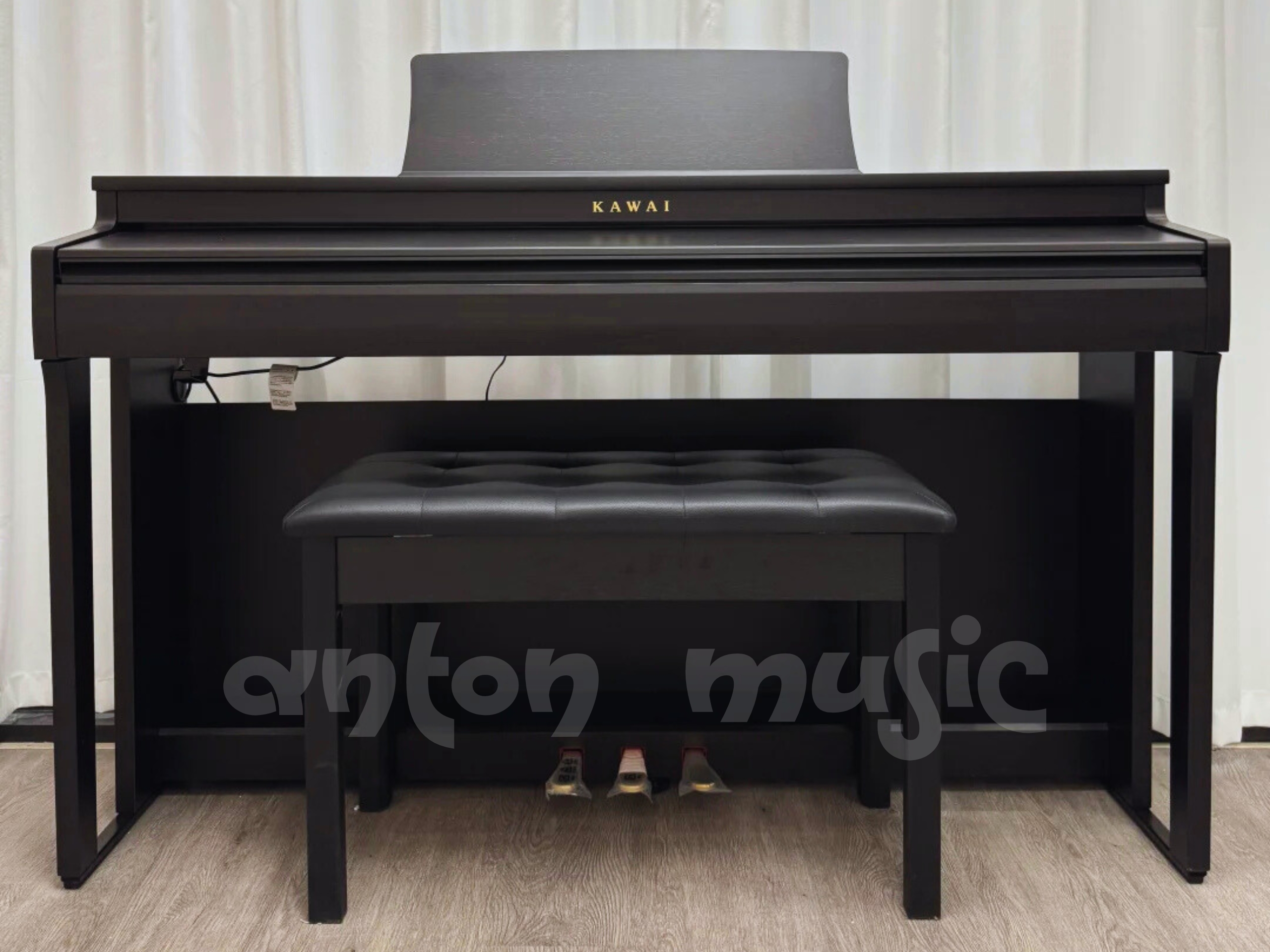 CN201 (3) Đàn piano Kawai CN-201 màu nâu đen (CN-201 R) tủ đứng chắc chắn thiết kê sang trọng cho gia đình hiện đại