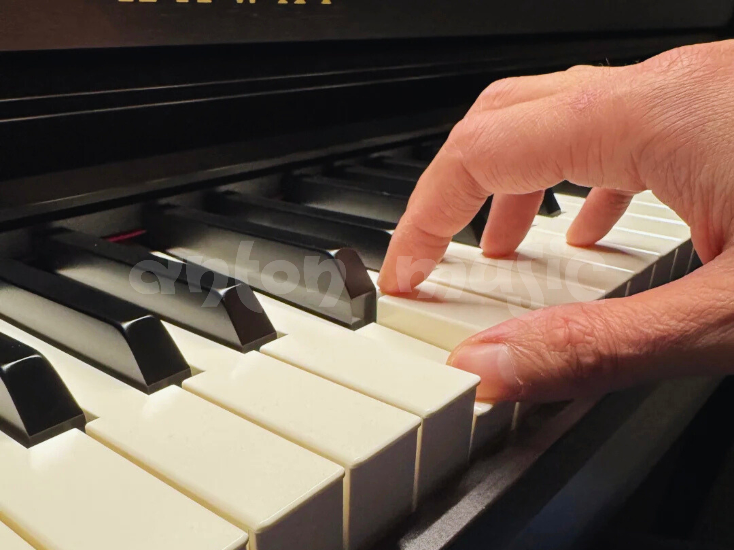 CN201 (5) Đàn piano Kawai CN-201 màu nâu đen (CN-201 R) tủ đứng chắc chắn thiết kê sang trọng cho gia đình hiện đại