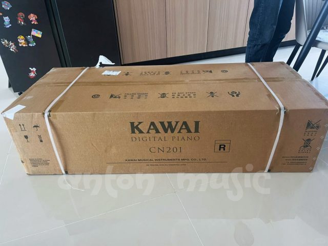 Đàn piano Kawai CN-201 màu nâu đen (CN-201 R) tủ đứng chắc chắn thiết kê sang trọng cho gia đình hiện đại