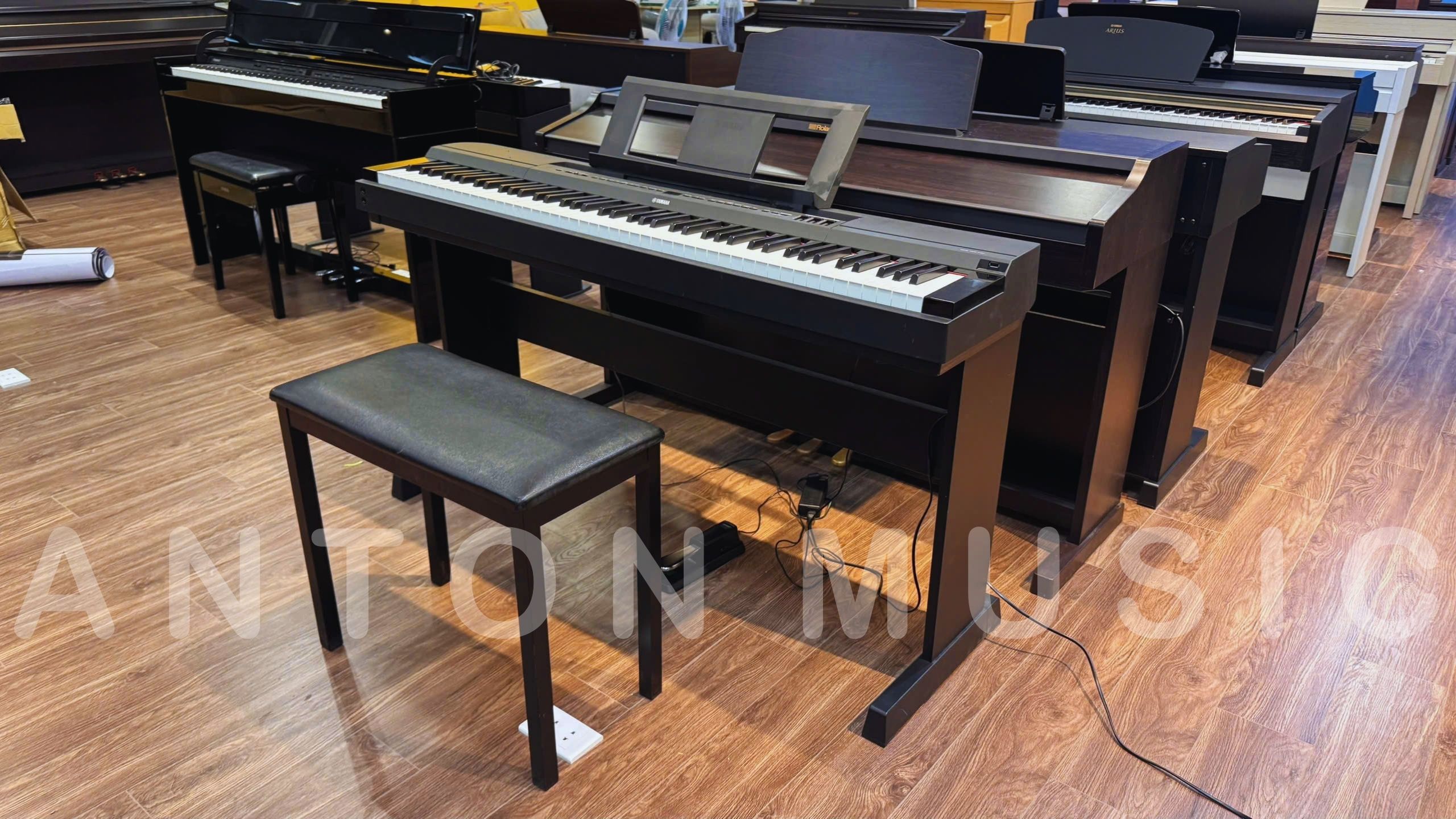 Đàn Piano Yamaha P255 Đen Mờ (P-225B) Qua Sử Dụng Dòng Nhỏ Gọn, Phím Nặng Đầm Tay, Tinh Chỉnh EQ Chuyên Sâu – Digital Đàn Piano Yamaha P255 Đen Mờ (P-225B) Qua Sử Dụng Dòng Nhỏ Gọn, Phím Nặng Đầm Tay, Tinh Chỉnh EQ Chuyên Sâu – Digital