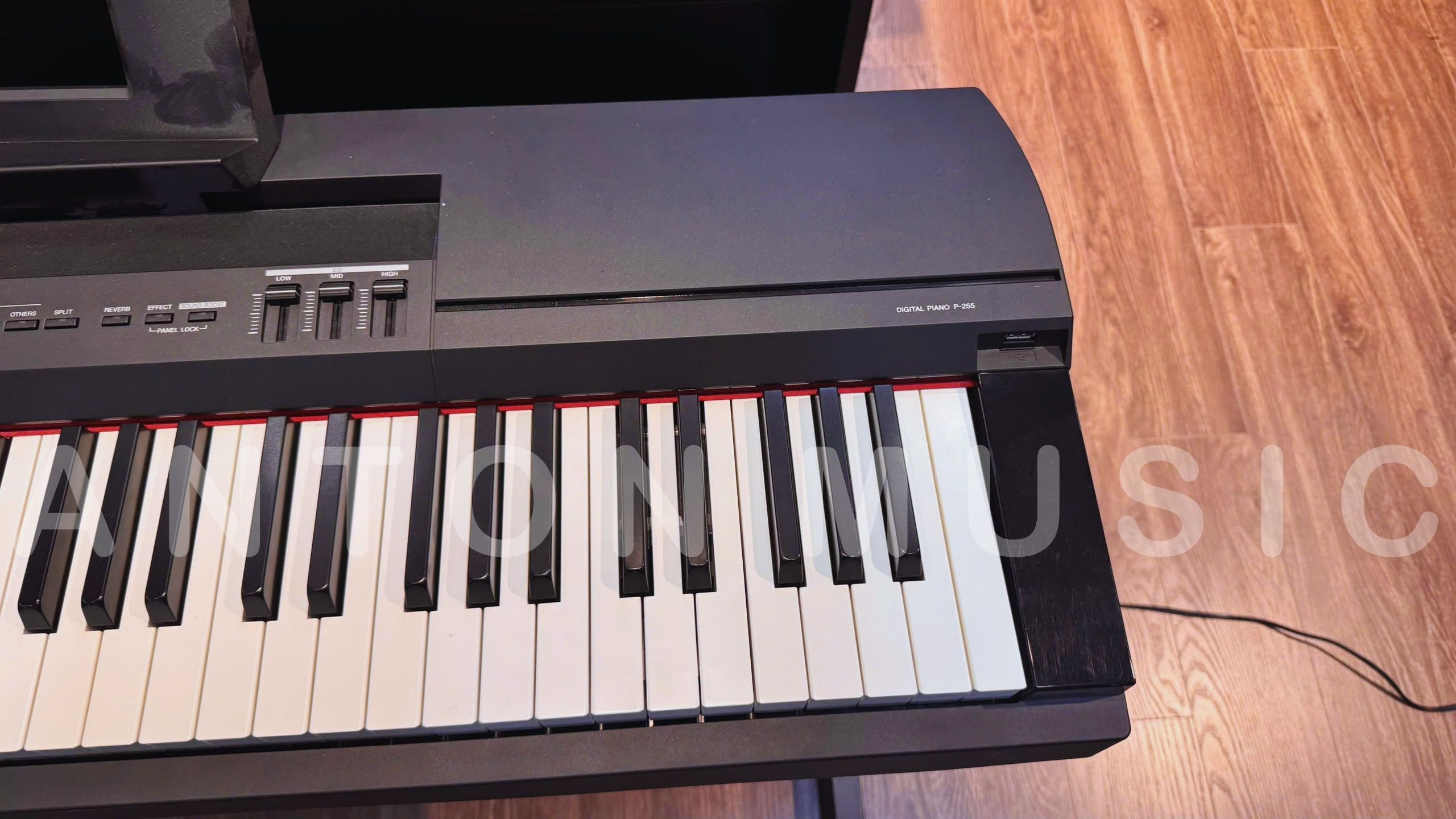 Thiết kế lõi phím nhựa cường lực siêu bền trên Yamaha P-255