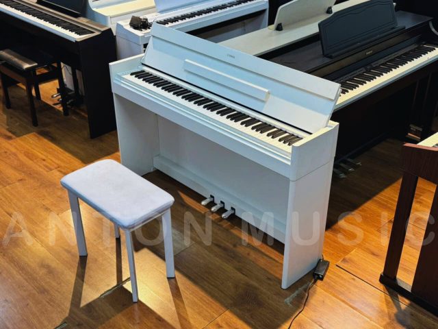 Yamaha YDP-S52 trắng sáng thanh lịch hiện đại (YDP-S52 WH) là mẫu piano đẹp nhất tầm giá cho căn hộ trẻ hiện nay
