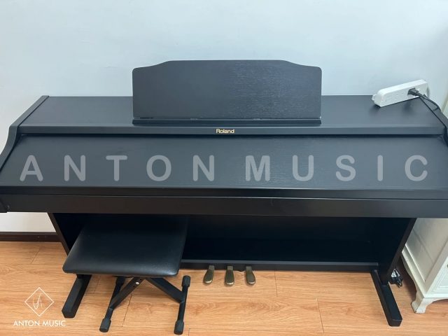 Đàn Piano Roland Nhật Bản RP401R Chính Hãng Dành Cho Gia Đình Đáng Cân Nhắc
