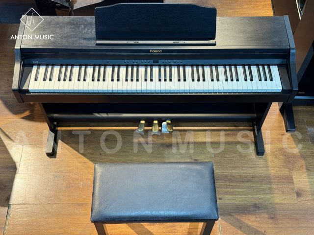 Tủ Đàn Của Roland RP401R Mang Hơi Hướng Truyền Thống, Vững Chắc, Thiết Kế Tinh Tế