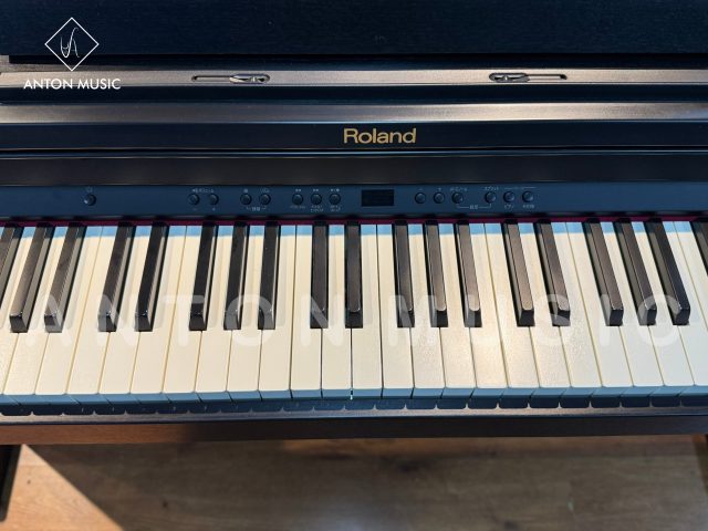 Đàn Piano Roland Nhật Bản RP401R Chính Hãng
