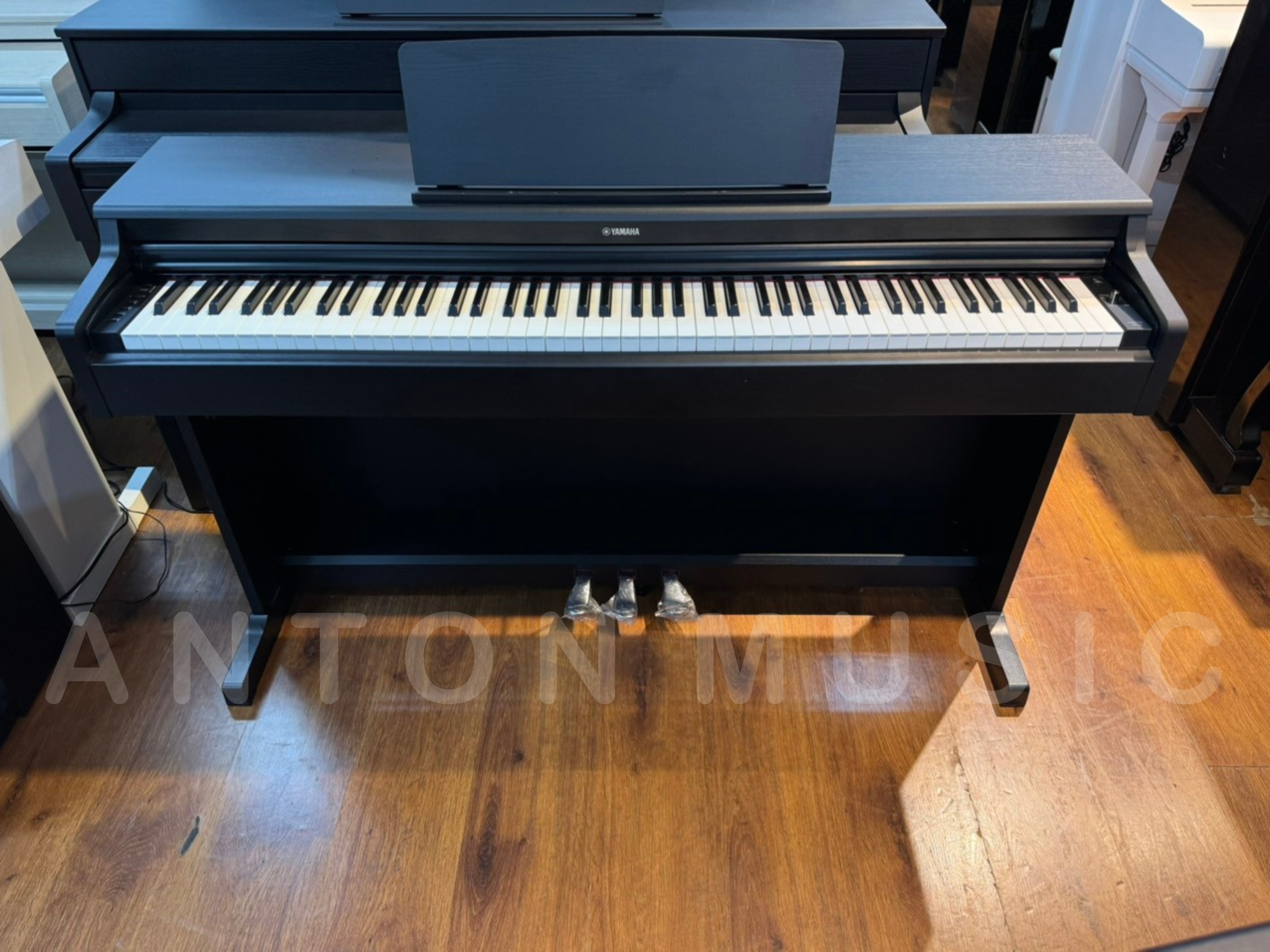 Yamaha YDP-164B ARIUS Like New Đen Mun Tôn Vẻ Lịch Lãm Và Mạnh Mẽ Cho Căn Phòng