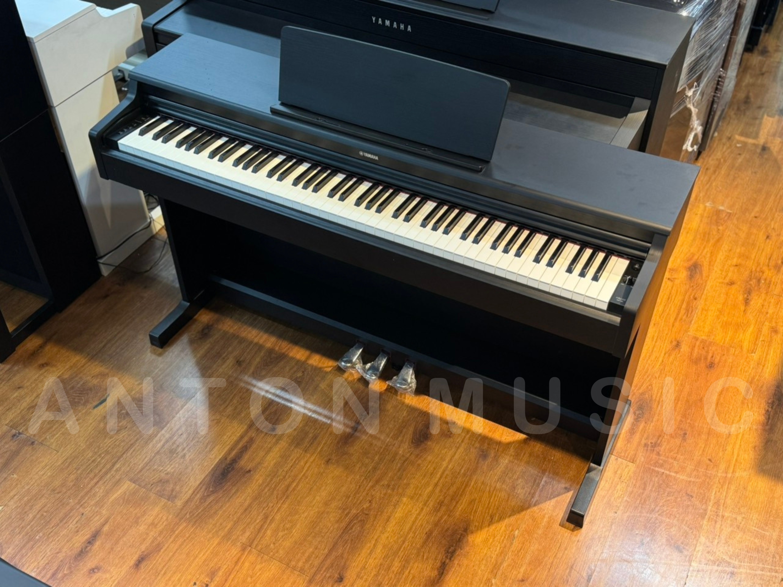 Yamaha YDP-164B ARIUS Đen Mun Tôn Vẻ Lịch Lãm Và Mạnh Mẽ Cho Căn Phòng