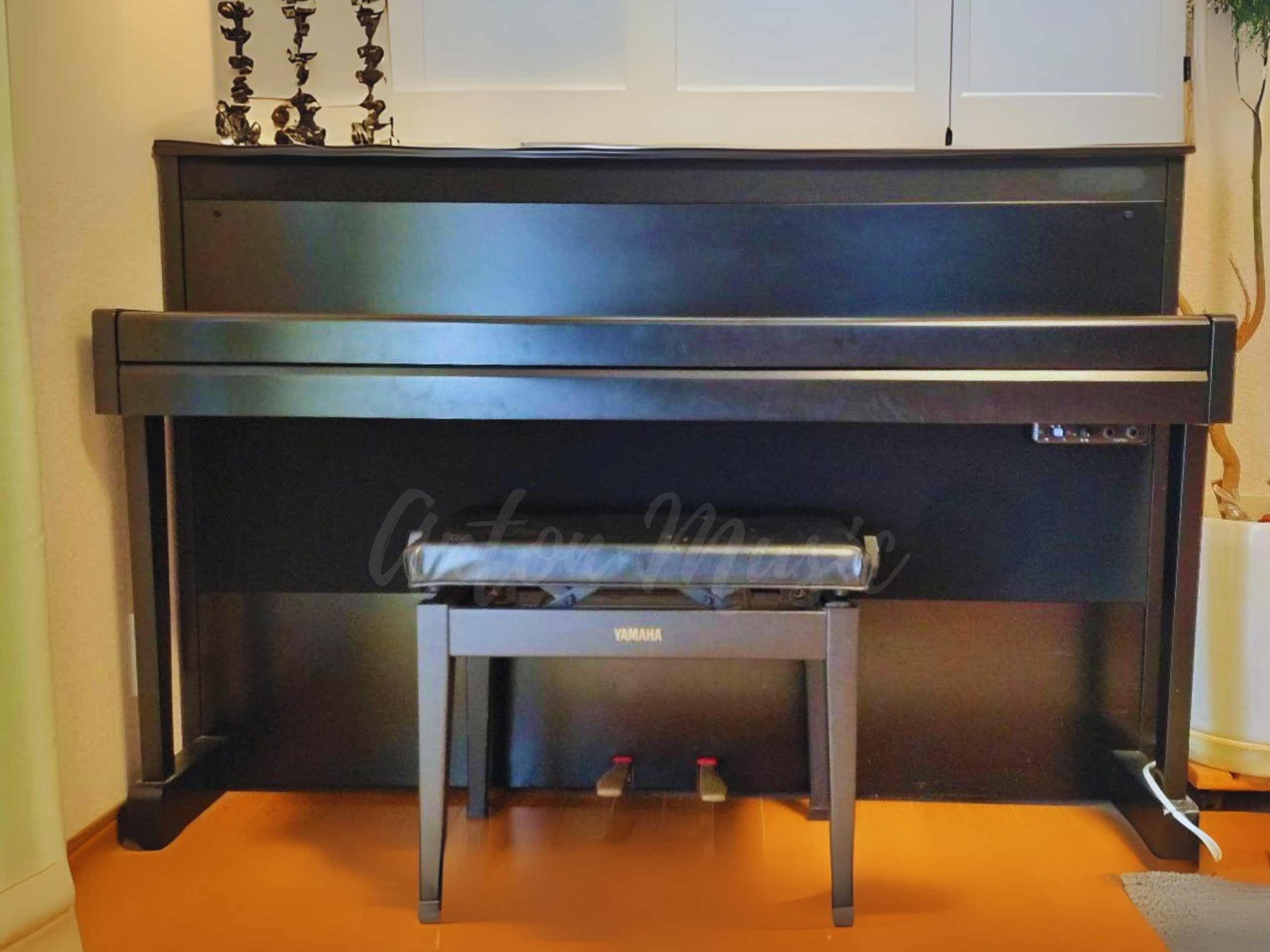 Đàn Piano Hybrid Yamaha DUP1 Thiết Kế Thanh Lịch Kiểu Upright, Dễ Decor Trong Nhiều Không Gian Vintage Cổ Điển