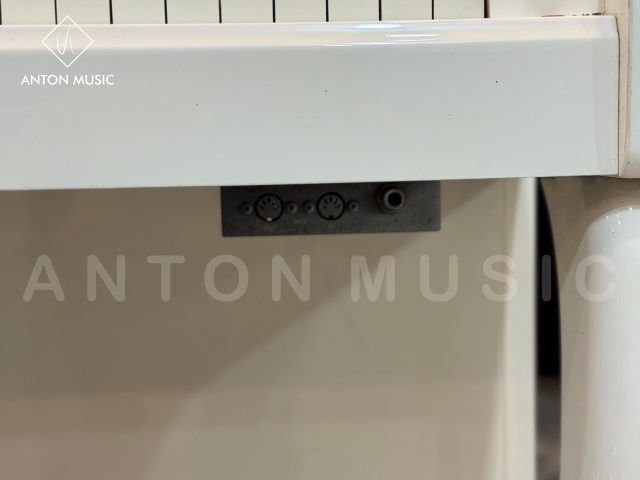 Đàn Piano Yamaha MX200R Tự Chơi Disklavier, Bản Trắng Bóng Số Lượng Cực Hiếm, Dáng Chân Cong Cổ Điển