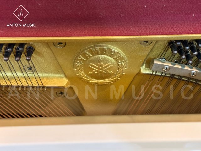 Đàn Piano Yamaha MX200R Tự Chơi Disklavier, Bản Trắng Bóng Số Lượng Cực Hiếm, Dáng Chân Cong Cổ Điển