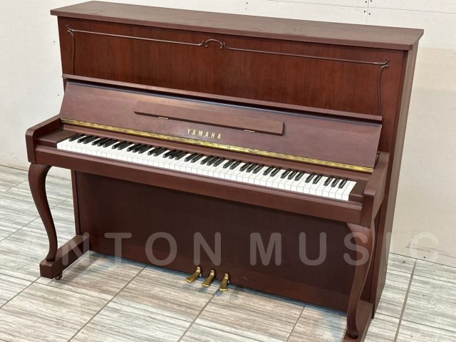 Đàn Piano Yamaha U10WnC Dáng Chân Cong Cổ Điển Châu Âu