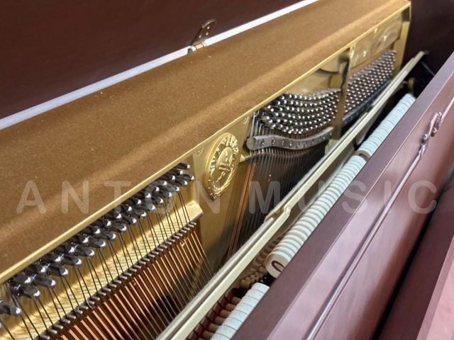 Đàn Piano Yamaha U10WnC Dáng Chân Cong Cổ Điển Châu Âu