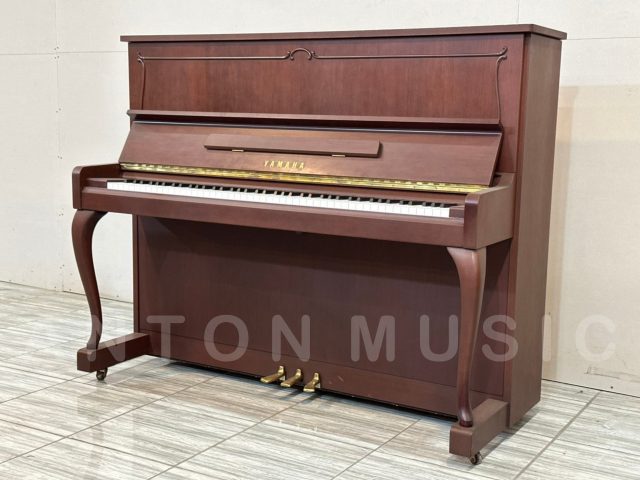 Đàn Piano Yamaha U10WnC Dáng Chân Cong Cổ Điển Châu Âu