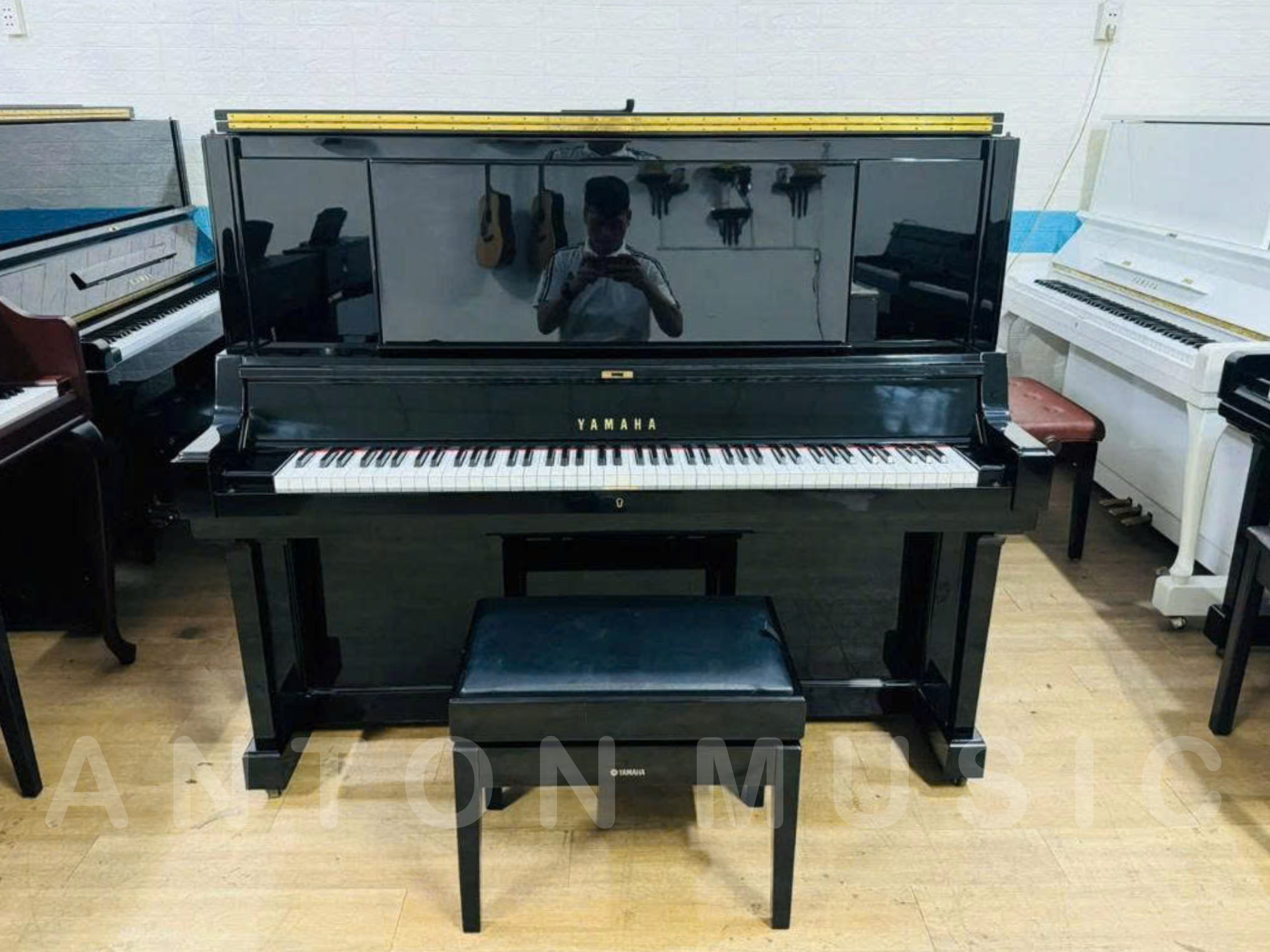Đàn Piano Cơ Upright Yamaha UX50BL Khung Lưng Chữ X Cao Cấp Số Lượng Có Hạn