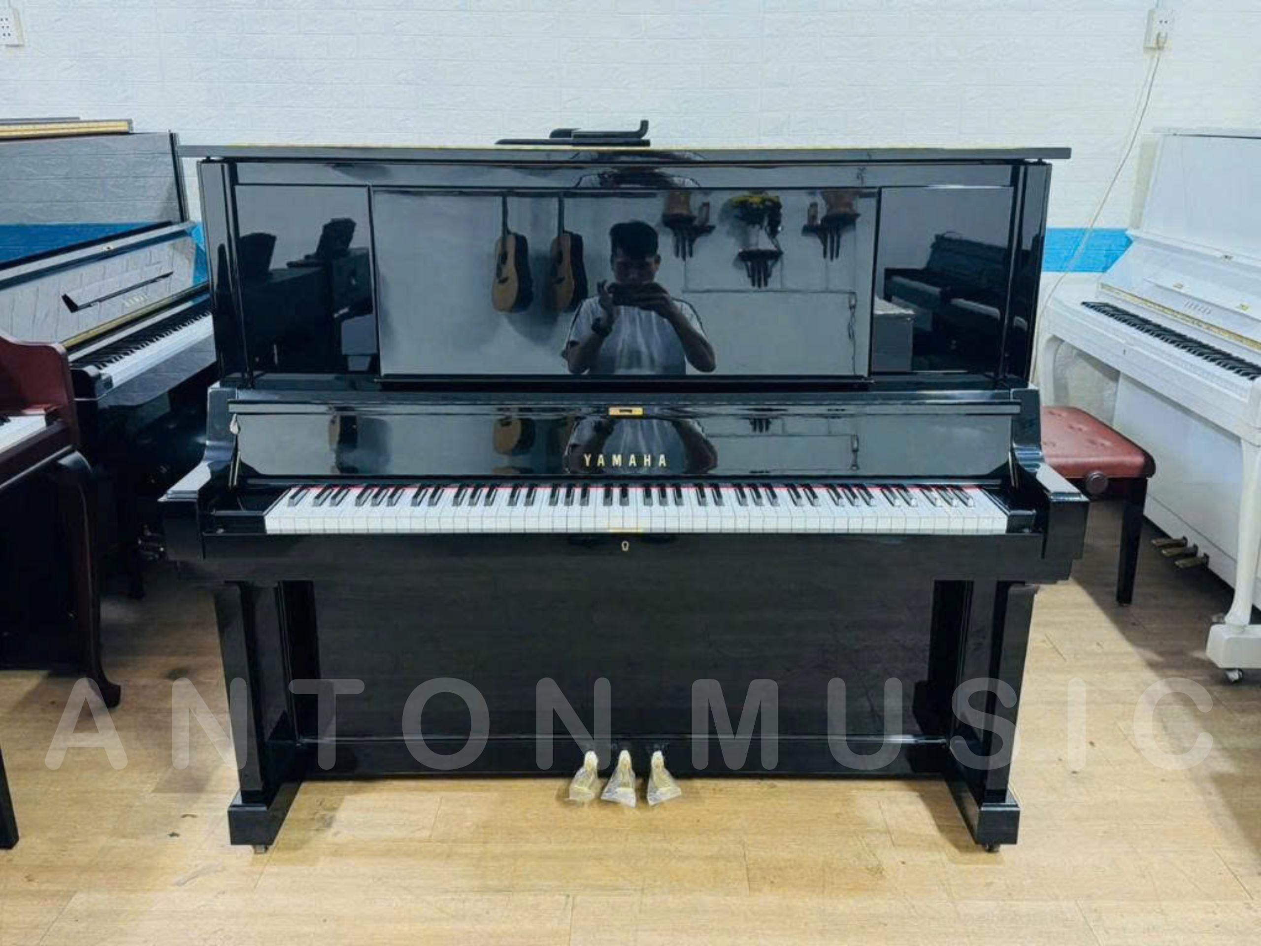 Đàn Piano Cơ Upright Yamaha UX50BL Khung Lưng Chữ X Cao Cấp Số Lượng Có Hạn