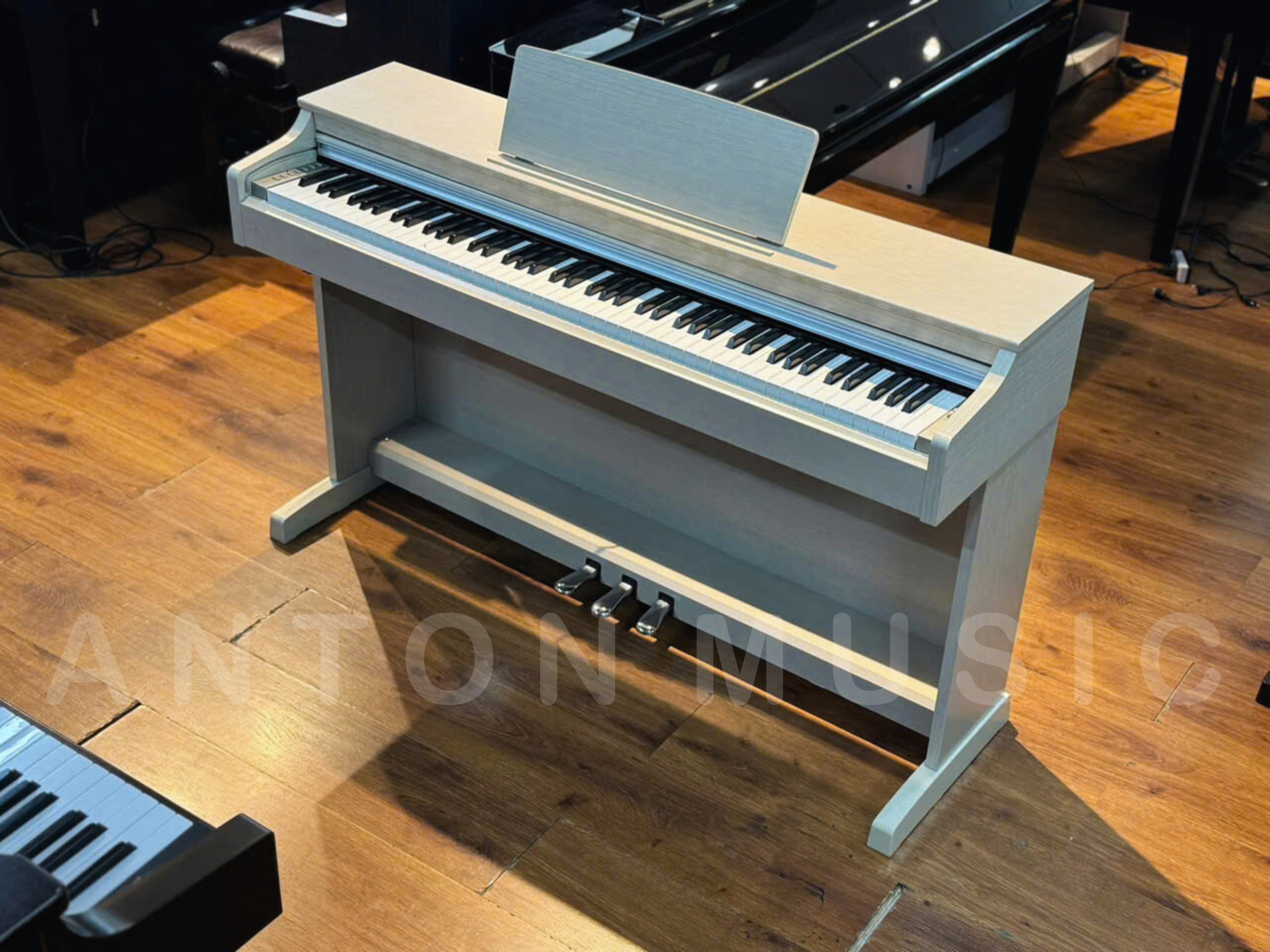 Đàn Piano Yamaha YDP163WA Like New Màu Trắng Ngà ARIUS