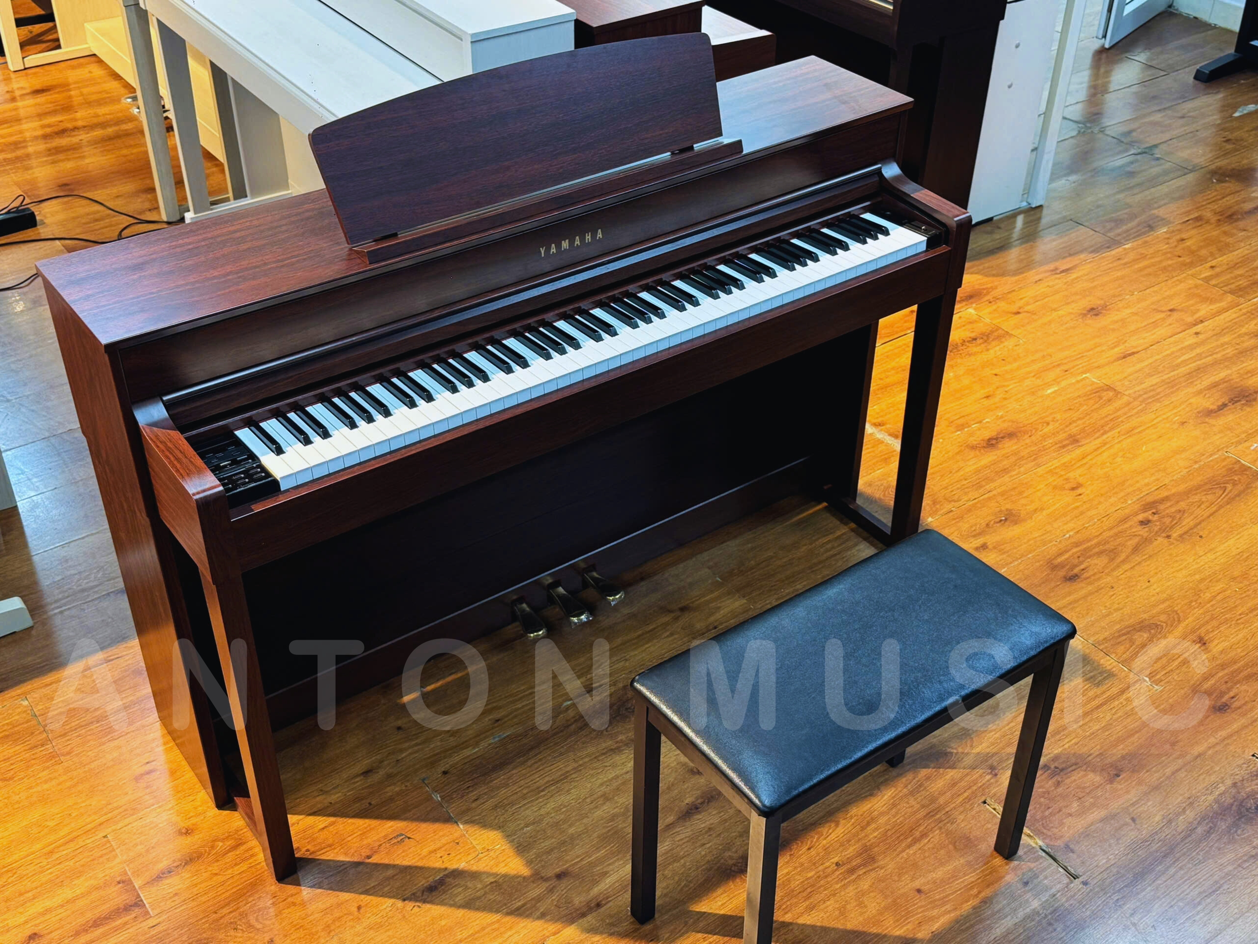 Đàn Piano Điện Yamaha CLP-545 M Màu Đỏ Nâu Gỗ Gụ Like New Dòng Clavinova (500 Series) Gam Trầm Dễ Phối Nội Thất Vintage