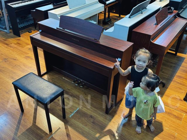 Đàn Piano Điện Yamaha CLP 545M Màu Đỏ Nâu Gỗ Gụ Like New Dòng Clavinova (500 Series) Gam Trầm Dễ Phối Nội Thất Vintage